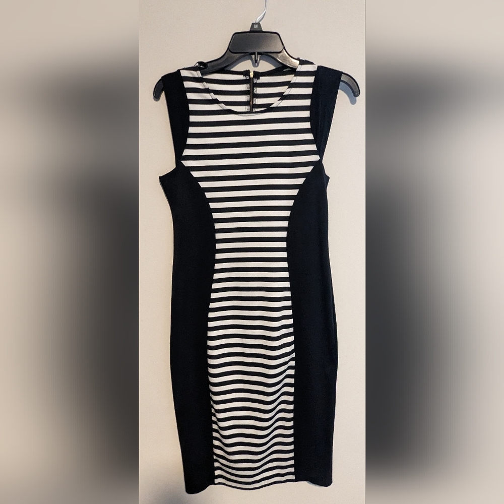 Sleeveless Dress Size M Black and White